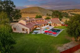 Spacious home, Sleeps 12, Spa, Pool, EV, Stunning!